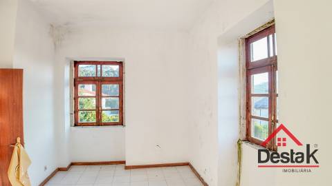 Moradia de 4 frentes para venda em Escariz, Arouca