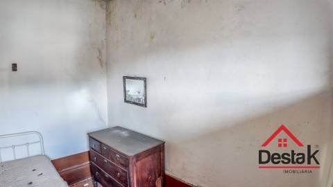 Moradia de 4 frentes para venda em Escariz, Arouca