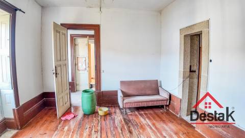 Moradia de 4 frentes para venda em Escariz, Arouca