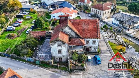 Moradia de 4 frentes para venda em Escariz, Arouca