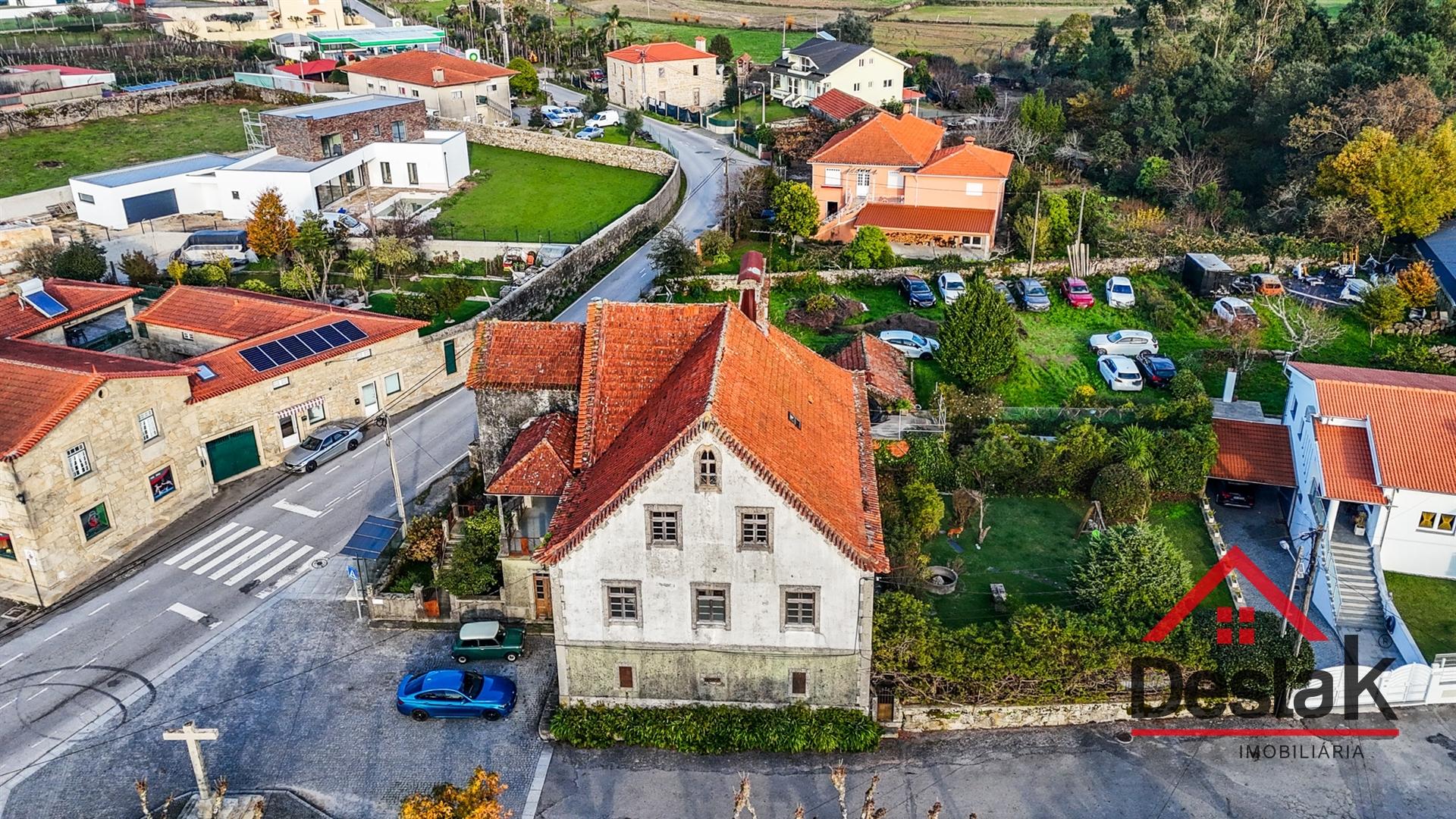 Moradia de 4 frentes para venda em Escariz, Arouca