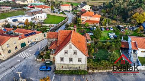 Moradia de 4 frentes para venda em Escariz, Arouca