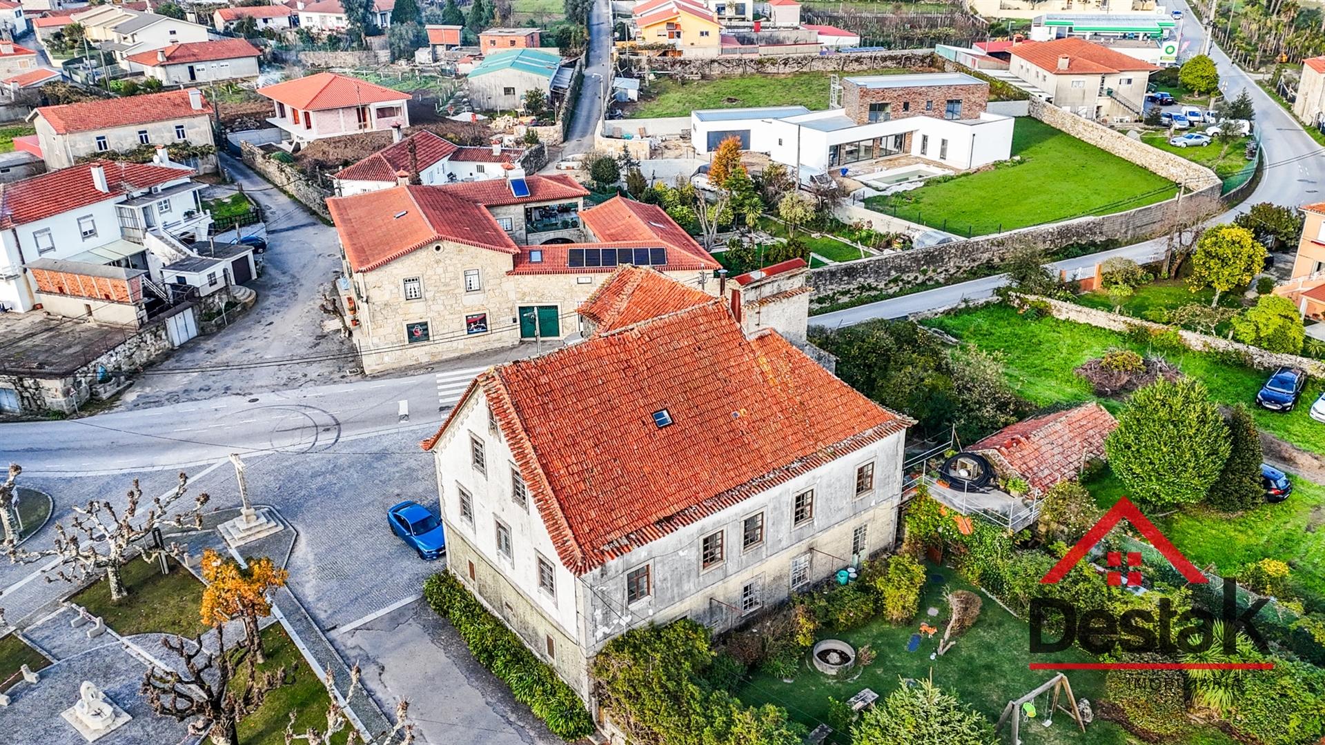 Moradia de 4 frentes para venda em Escariz, Arouca