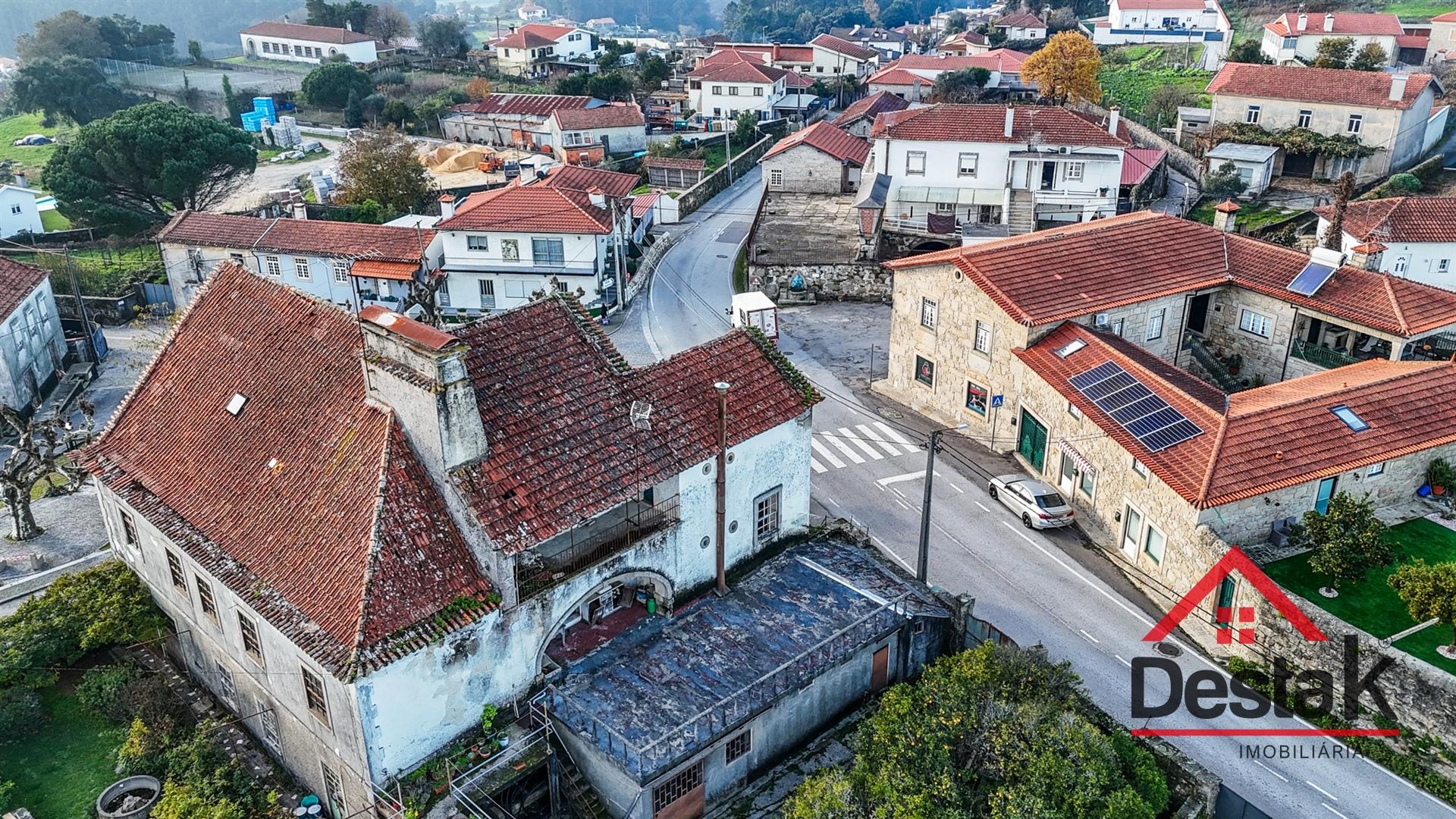 Moradia de 4 frentes para venda em Escariz, Arouca