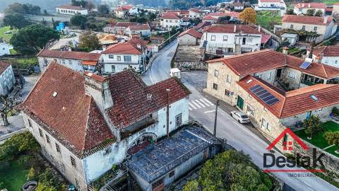 Moradia de 4 frentes para venda em Escariz, Arouca