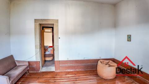 Moradia de 4 frentes para venda em Escariz, Arouca