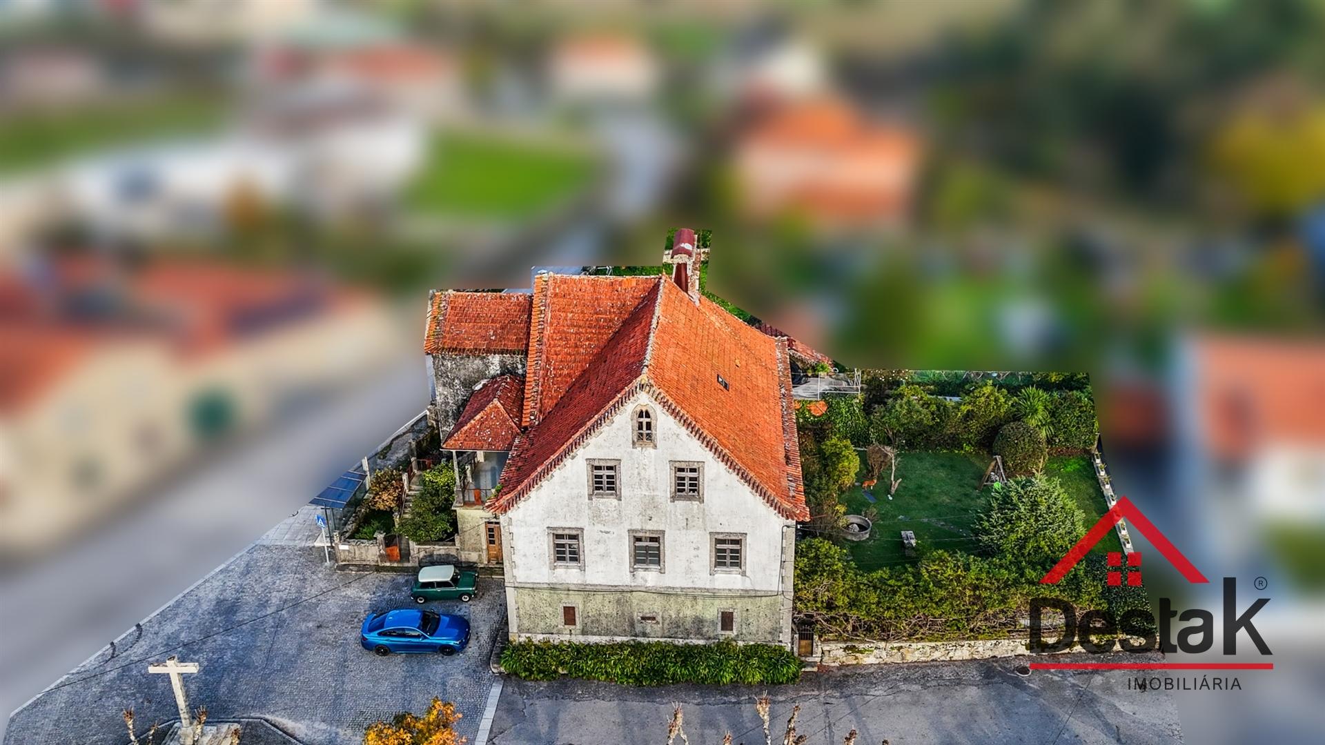 Moradia de 4 frentes para venda em Escariz, Arouca