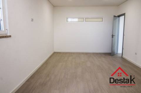 Apartamento novo para arrendamento em São Pedro do Sul