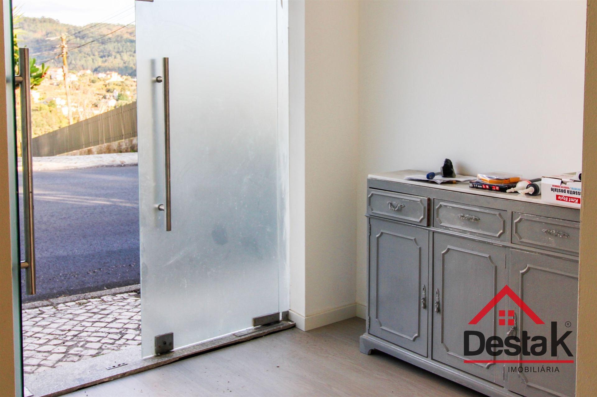 Apartamento novo para arrendamento em São Pedro do Sul