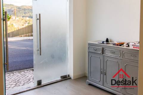 Apartamento novo para arrendamento em São Pedro do Sul