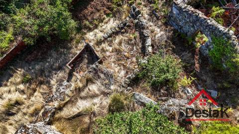 Duas moradias de Pedra para renovar em Reigoso, Oliveira de Frades