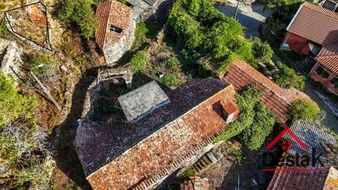 Duas moradias de Pedra para renovar em Reigoso, Oliveira de Frades