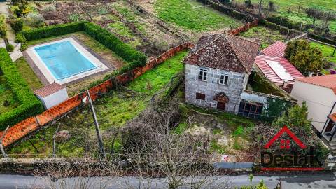 Moradia isolada em pedra com 800 m2 de terreno, Santa Cruz da Trapa