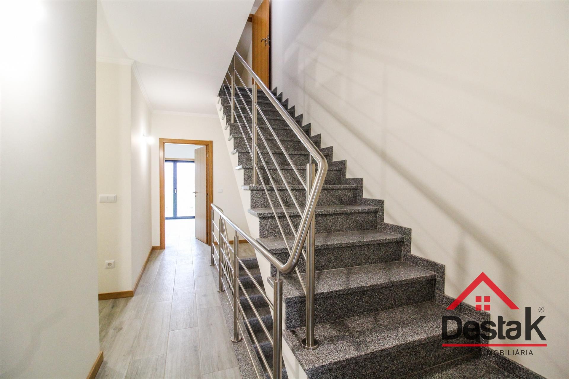 ✨ Moradia V5 Geminada Nova – Termas de São Pedro do Sul ✨