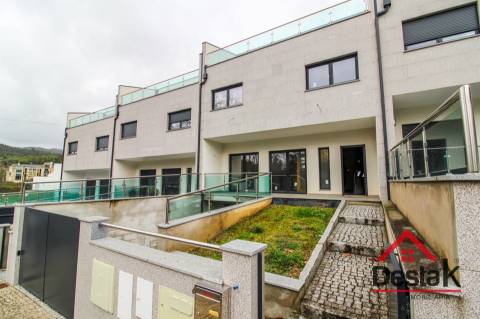 ✨ Moradia V5 Geminada Nova – Termas de São Pedro do Sul ✨