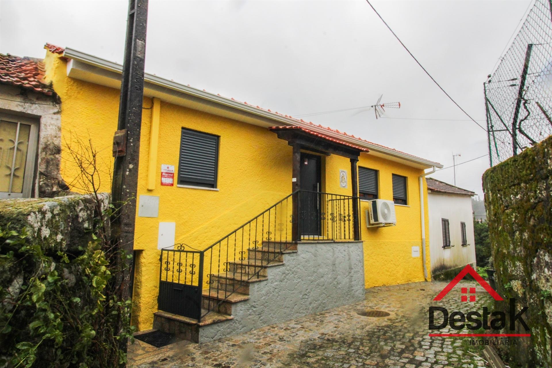 Moradia V1 Completamente renovada em Vouzela