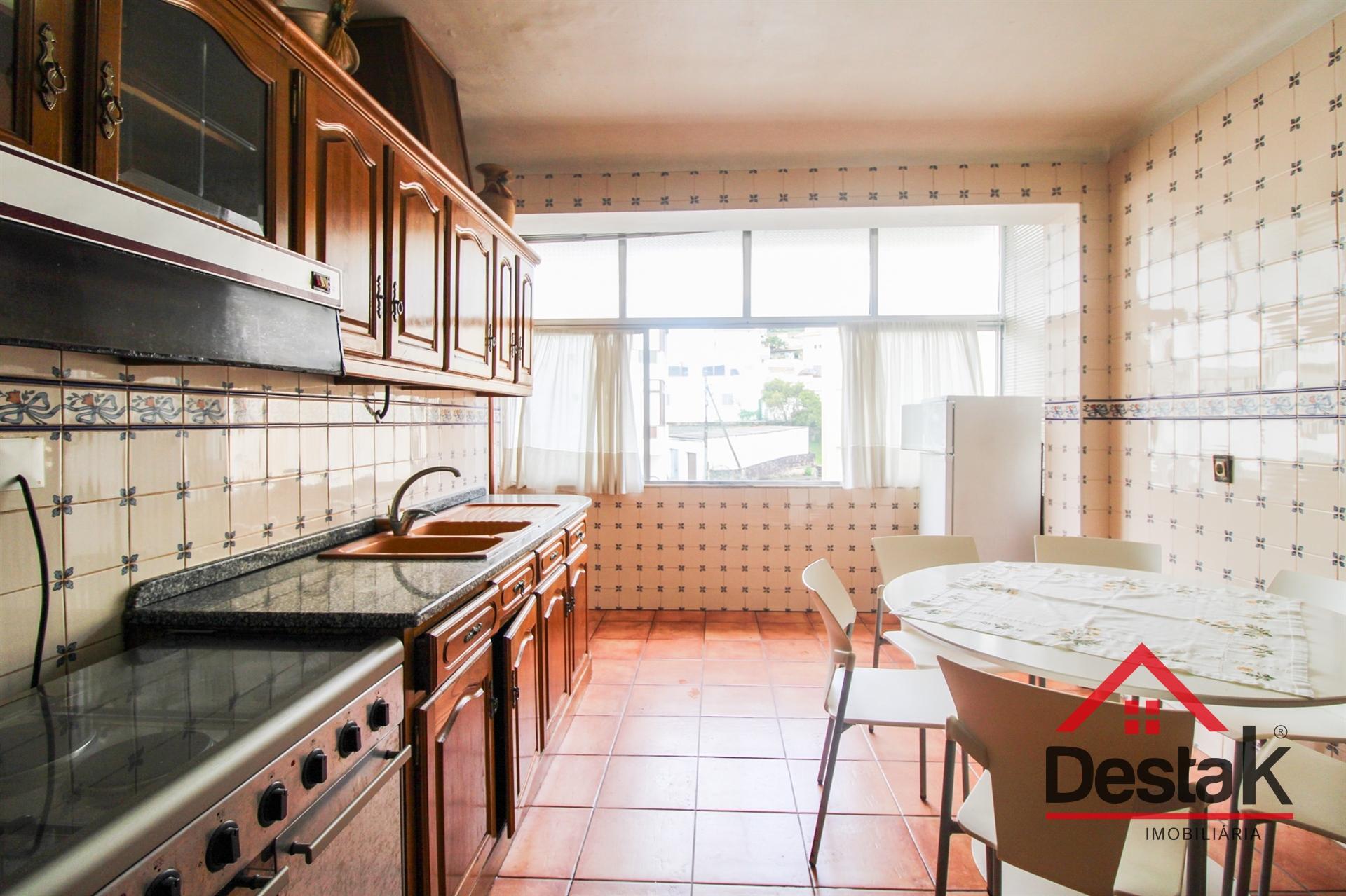 Apartamento T4 no coração de São Pedro do Sul, para venda