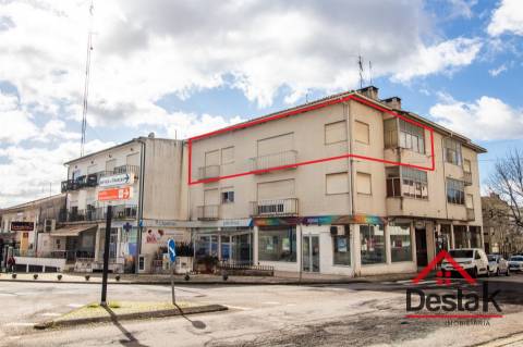 Apartamento T4 no coração de São Pedro do Sul, para venda