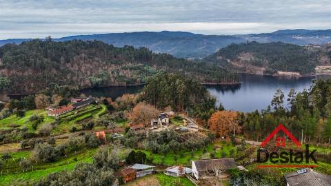 Imponente moradia em Pedra para venda, Fornelo, Oliveira De Frades