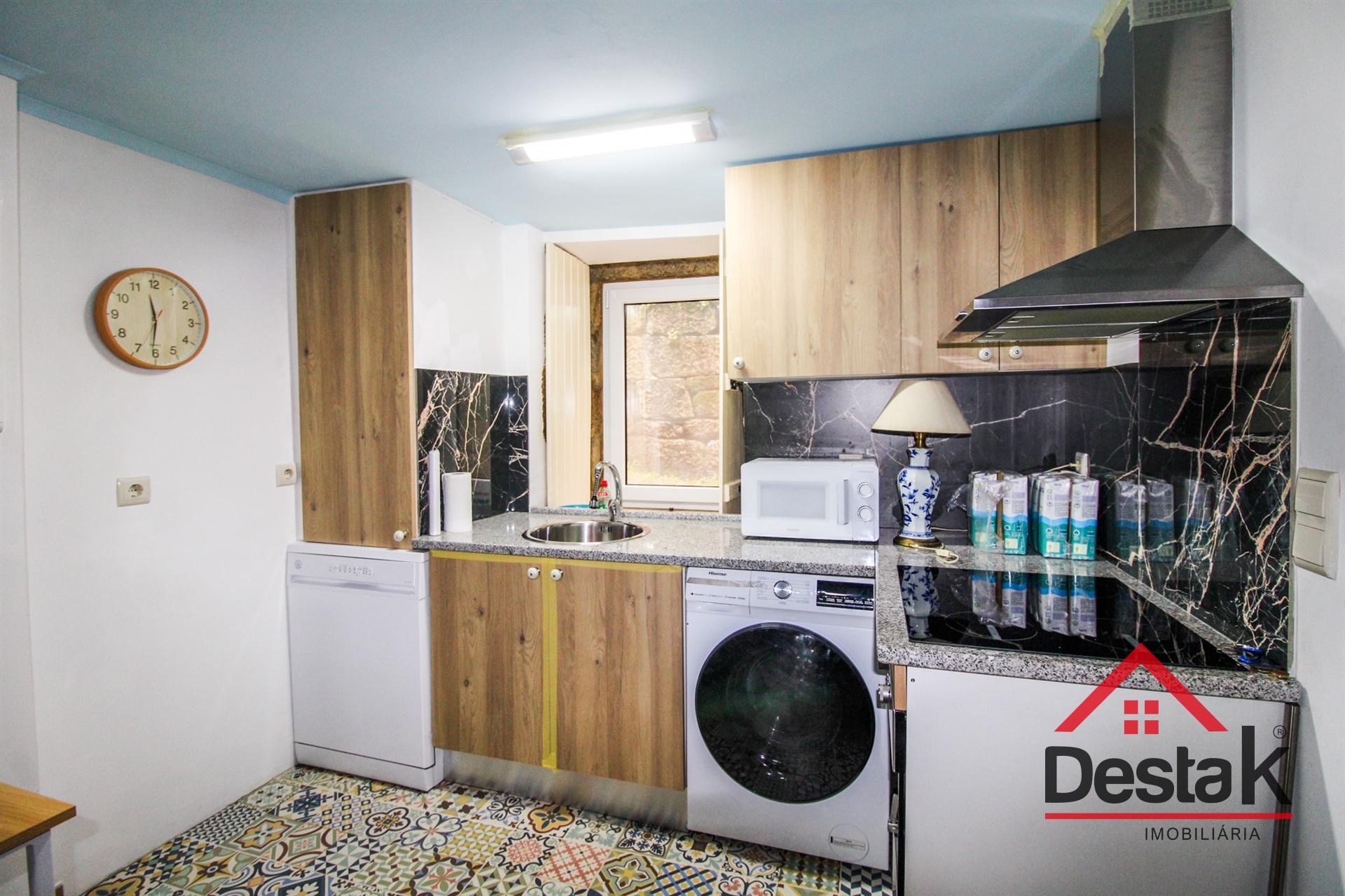 Apartamento T1 duplex situado no centro de São Pedro do Sul, para venda
