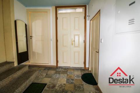 Apartamento T1 duplex situado no centro de São Pedro do Sul, para venda