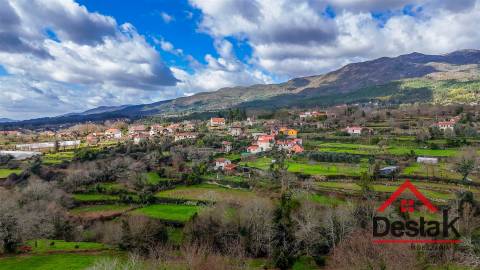 Quinta com área de 1 hectare para venda em Carvalhais, São Pedro do Sul