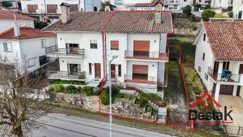 Moradia Geminada V4 no coração da cidade de São Pedro do Sul