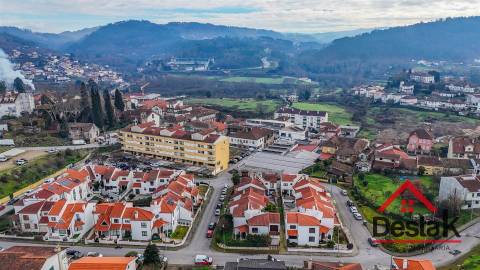 Moradia Geminada V4 no coração da cidade de São Pedro do Sul