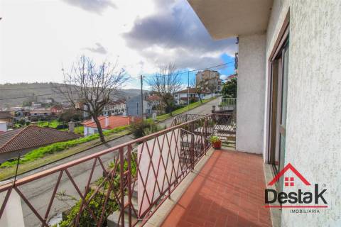 Moradia Geminada V4 no coração da cidade de São Pedro do Sul