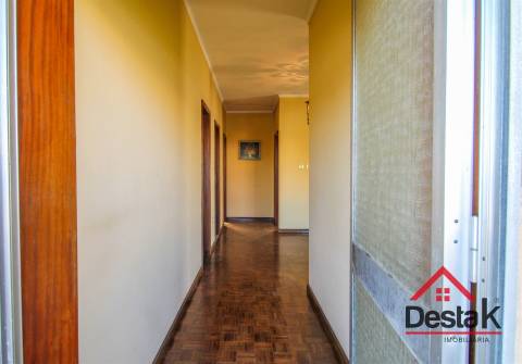 Moradia V5  com alma e potencial na A1 – Albergaria-À-Velha