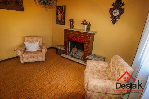 Moradia V5  com alma e potencial na A1 – Albergaria-À-Velha