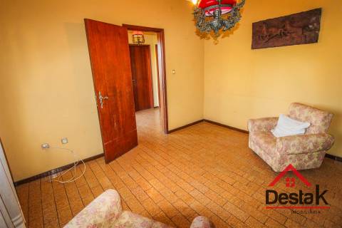 Moradia V5  com alma e potencial na A1 – Albergaria-À-Velha