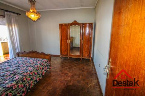 Moradia V5  com alma e potencial na A1 – Albergaria-À-Velha