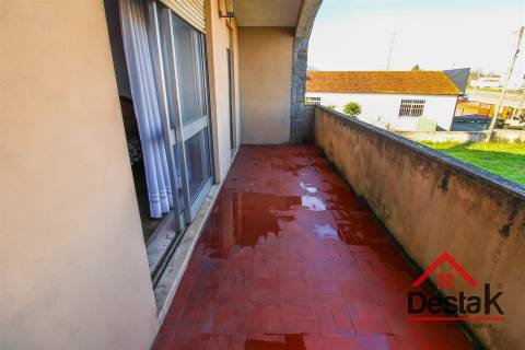 Moradia V5  com alma e potencial na A1 – Albergaria-À-Velha