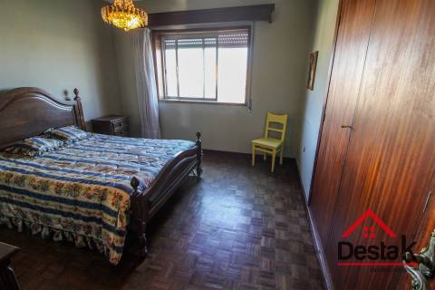 Moradia V5  com alma e potencial na A1 – Albergaria-À-Velha