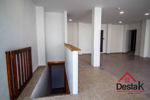 Fabulosa Loja para comércio no coração de Oliveira De Frades