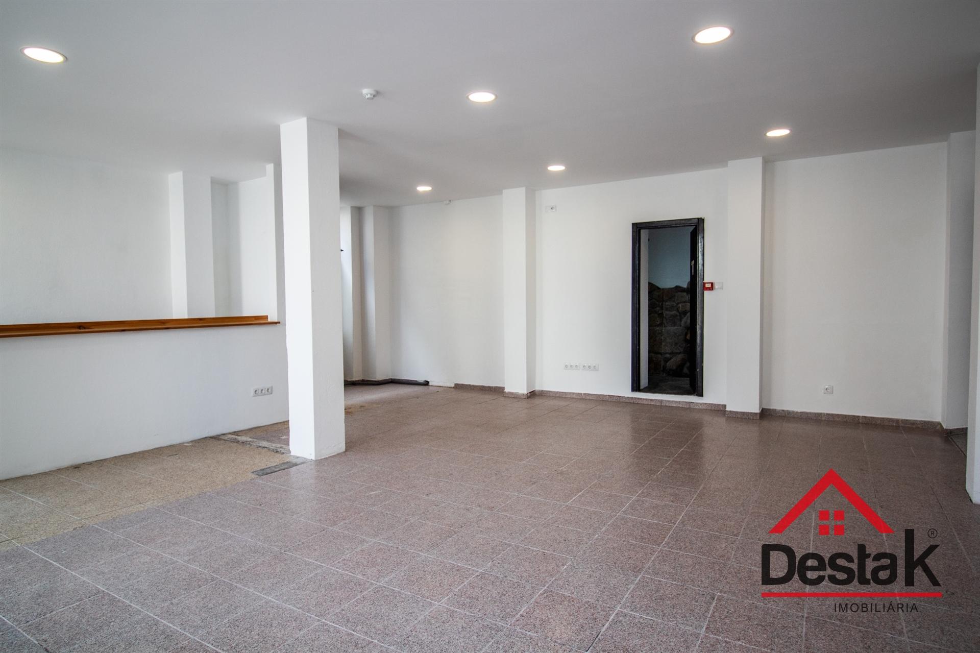 Fabulosa Loja para comércio no coração de Oliveira De Frades