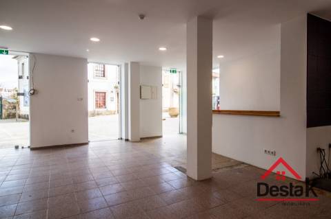 Fabulosa Loja para comércio no coração de Oliveira De Frades