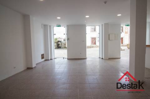 Fabulosa Loja para comércio no coração de Oliveira De Frades