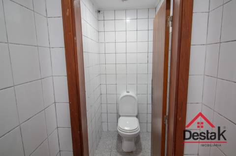 Fabulosa Loja para comércio no coração de Oliveira De Frades