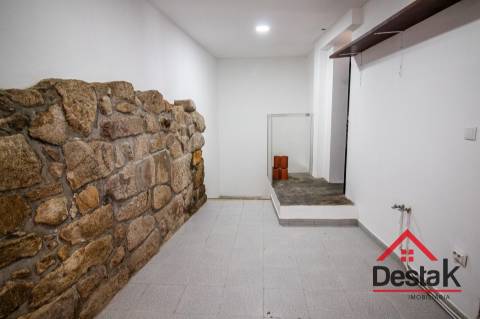 Fabulosa Loja para comércio no coração de Oliveira De Frades