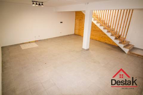 Fabulosa Loja para comércio no coração de Oliveira De Frades