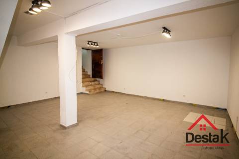 Fabulosa Loja para comércio no coração de Oliveira De Frades