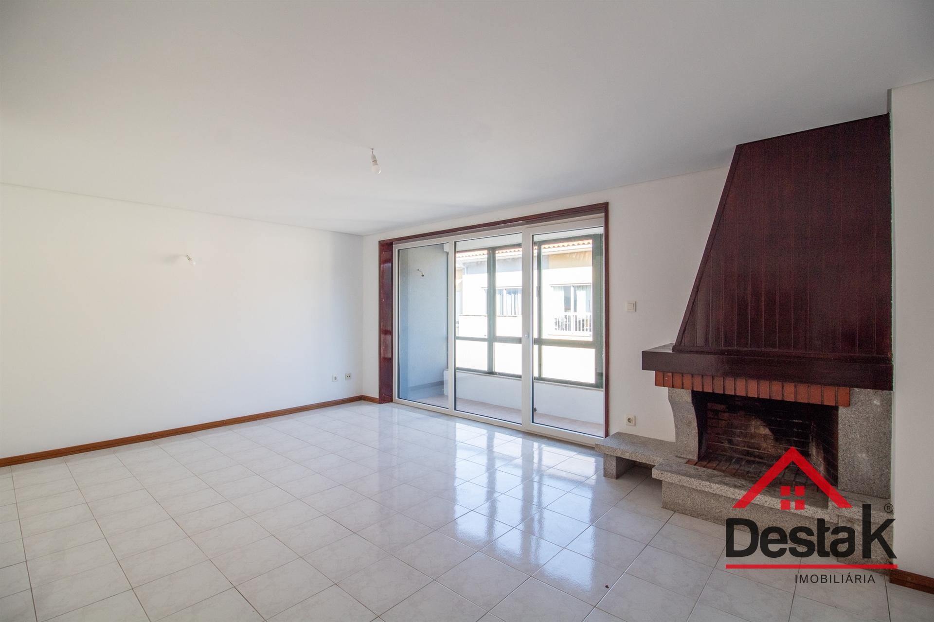 Apartamento T3 para venda no centro de Oliveira de Frades!