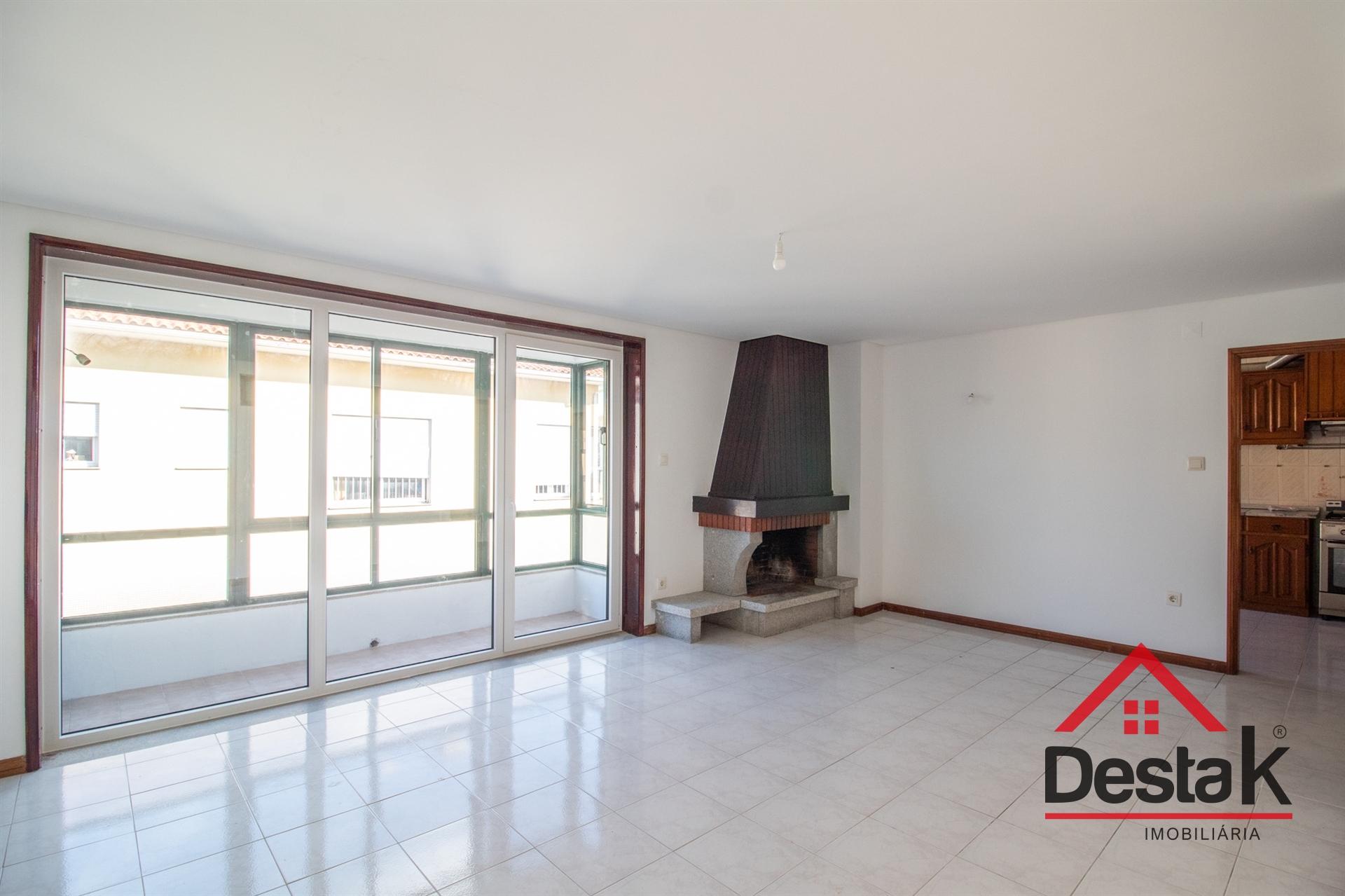 Apartamento T3 para venda no centro de Oliveira de Frades!