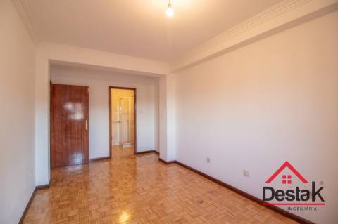 Apartamento T3 para venda no centro de Oliveira de Frades!