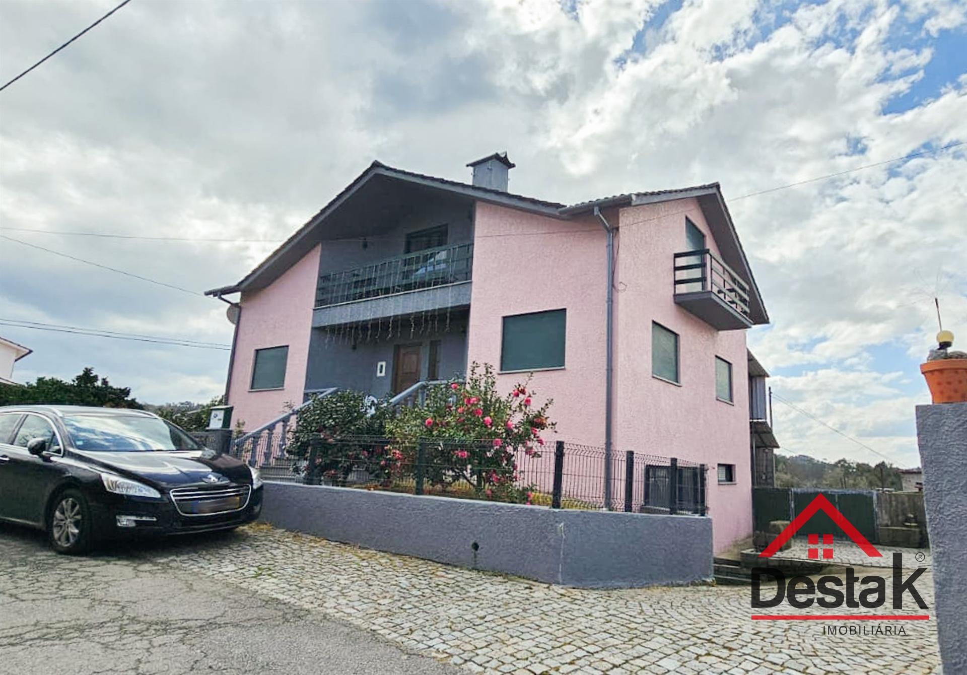 Moradia T4 para arrendamento em Sobral de Pinho, São Pedro do Sul