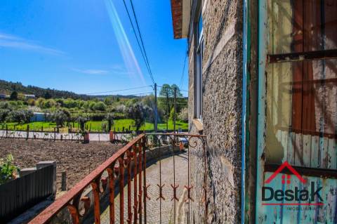 Moradia em granito para venda, 15 minutos de Viseu