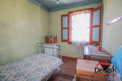 Moradia em granito para venda, 15 minutos de Viseu