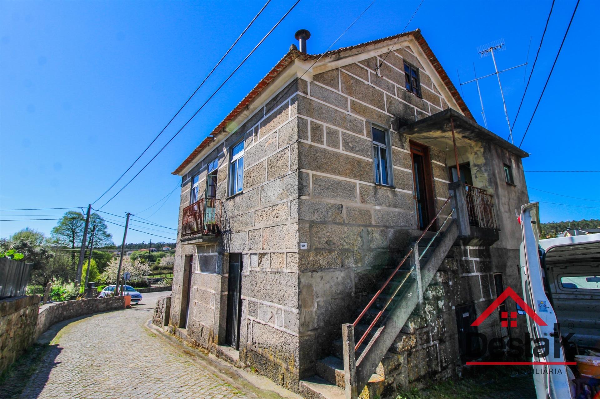Moradia em granito para venda, 15 minutos de Viseu